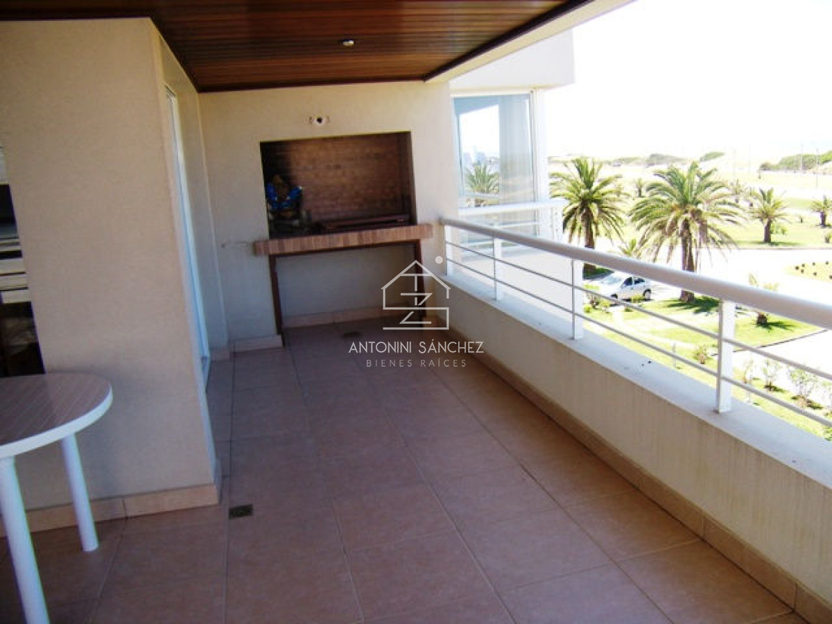 Apartamento ID.1280 - Brava, 3 dormitorios y dependencia