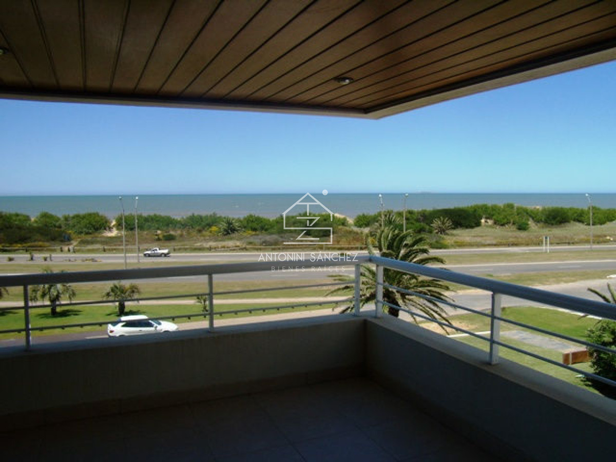 Apartamento ID.1280 - Brava, 3 dormitorios y dependencia