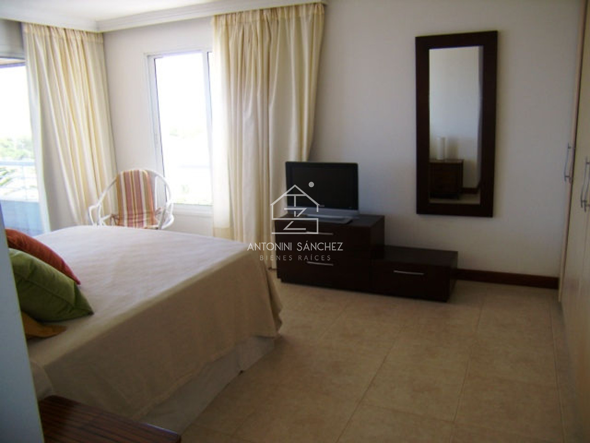 Apartamento ID.1280 - Brava, 3 dormitorios y dependencia