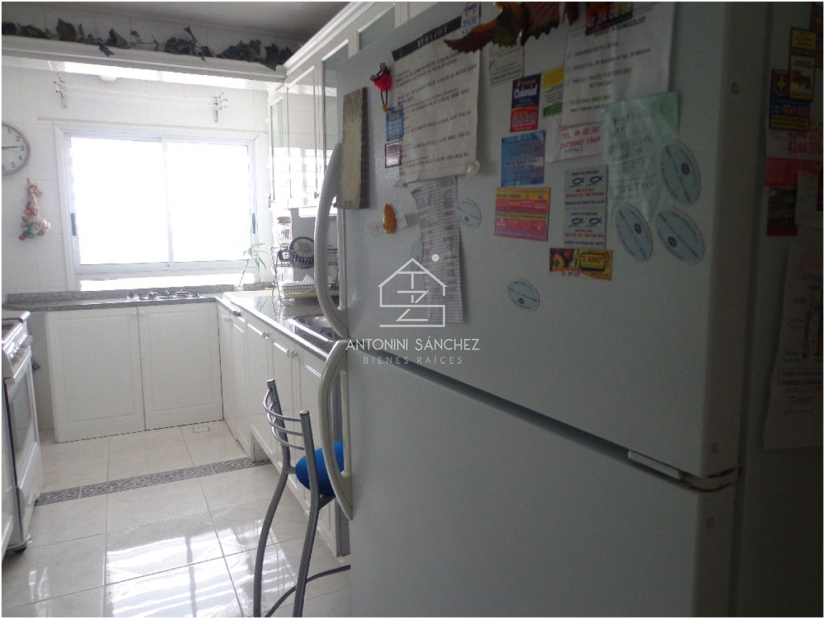 Apartamento ID.2857 - Apartamento en Venta de 3 dormitorios en Punta del este , Playa Mansa , Vista al mar , Edificio Coral