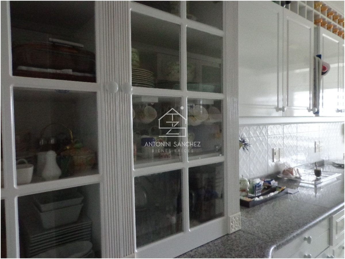 Apartamento ID.2857 - Apartamento en Venta de 3 dormitorios en Punta del este , Playa Mansa , Vista al mar , Edificio Coral