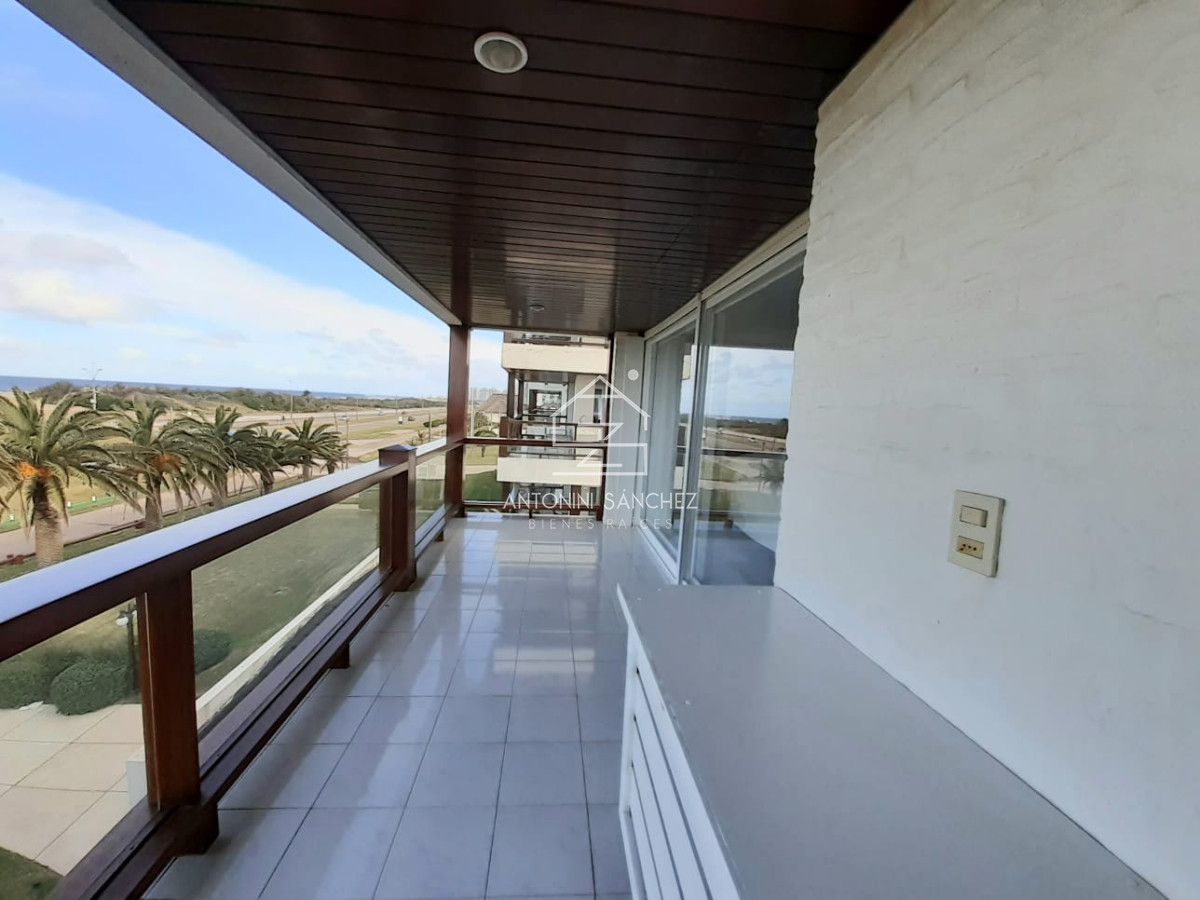 Apartamento ID.1278 - Sobre rambla, categoría y comodidad.