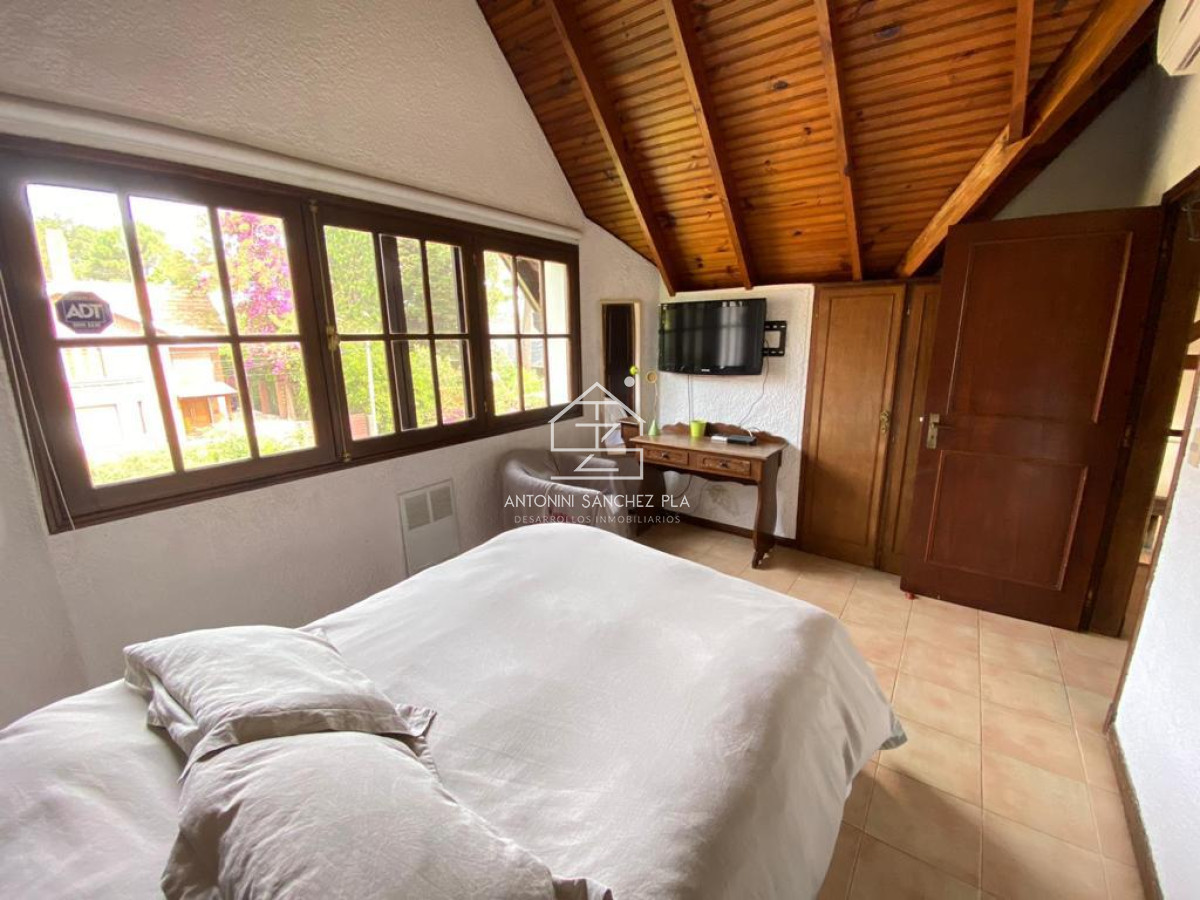 Casa ID.3969 - Casa en Venta de 5 dormitorios en Punta del este , Lugano , Playa brava 