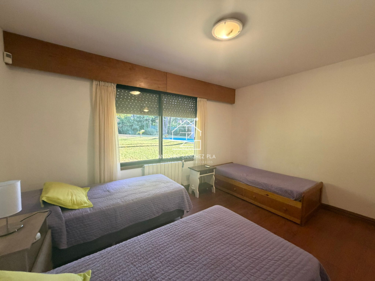 Casa ID.4048 - Casa en Alquiler anual Punta del este 3 dormitorios San Rafael , Parrillero , Piscina 