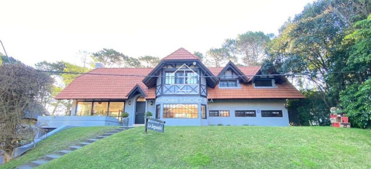 Casa ID.3969 - Casa en Venta de 5 dormitorios en Punta del este , Lugano , Playa brava 