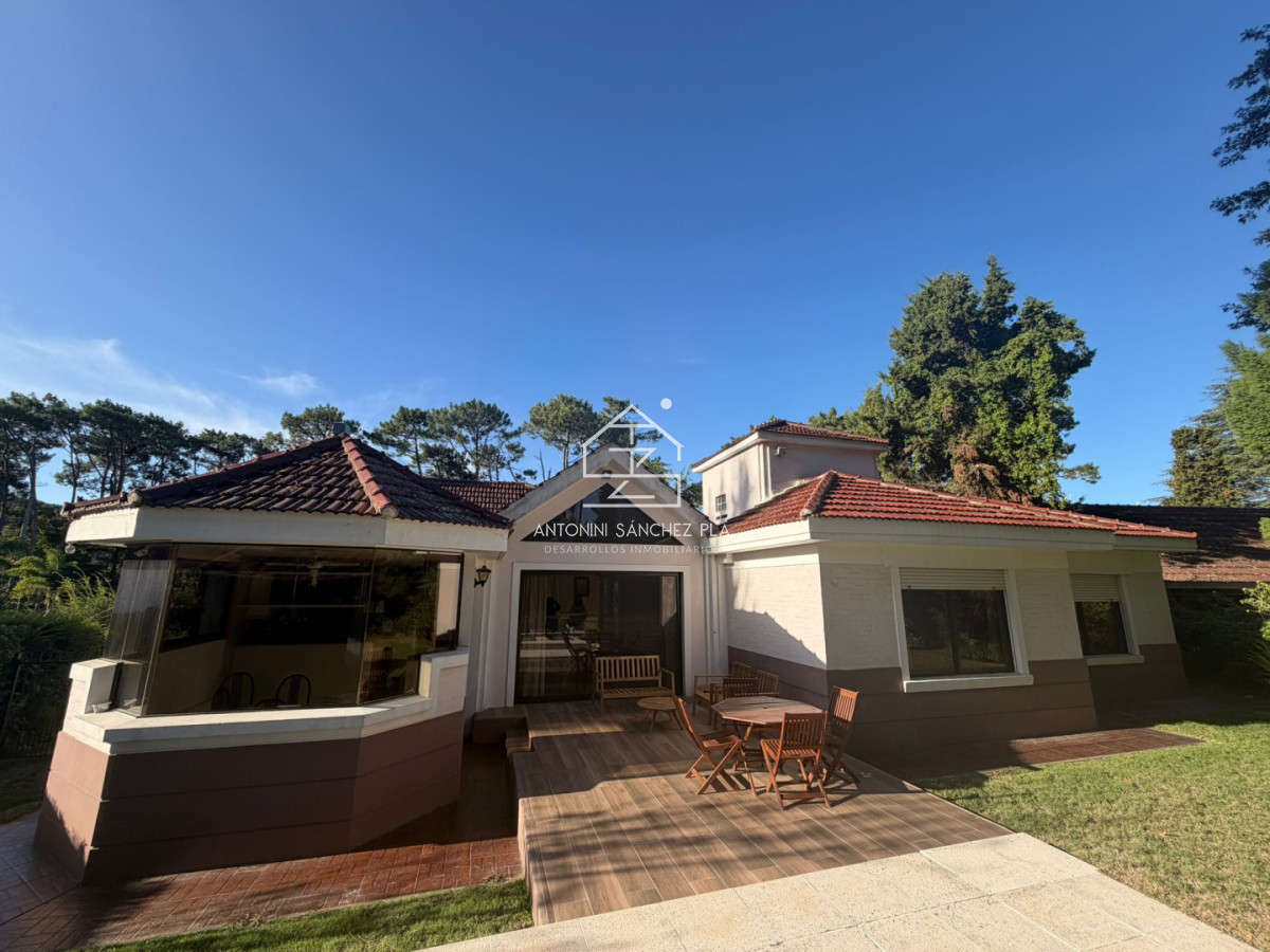 Casa ID.4048 - Casa en Alquiler anual Punta del este 3 dormitorios San Rafael , Parrillero , Piscina 