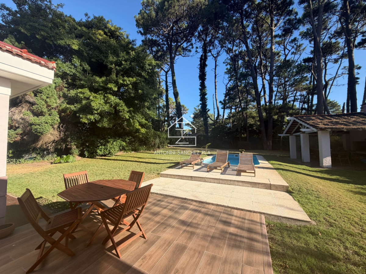 Casa ID.4048 - Casa en Alquiler anual Punta del este 3 dormitorios San Rafael , Parrillero , Piscina 