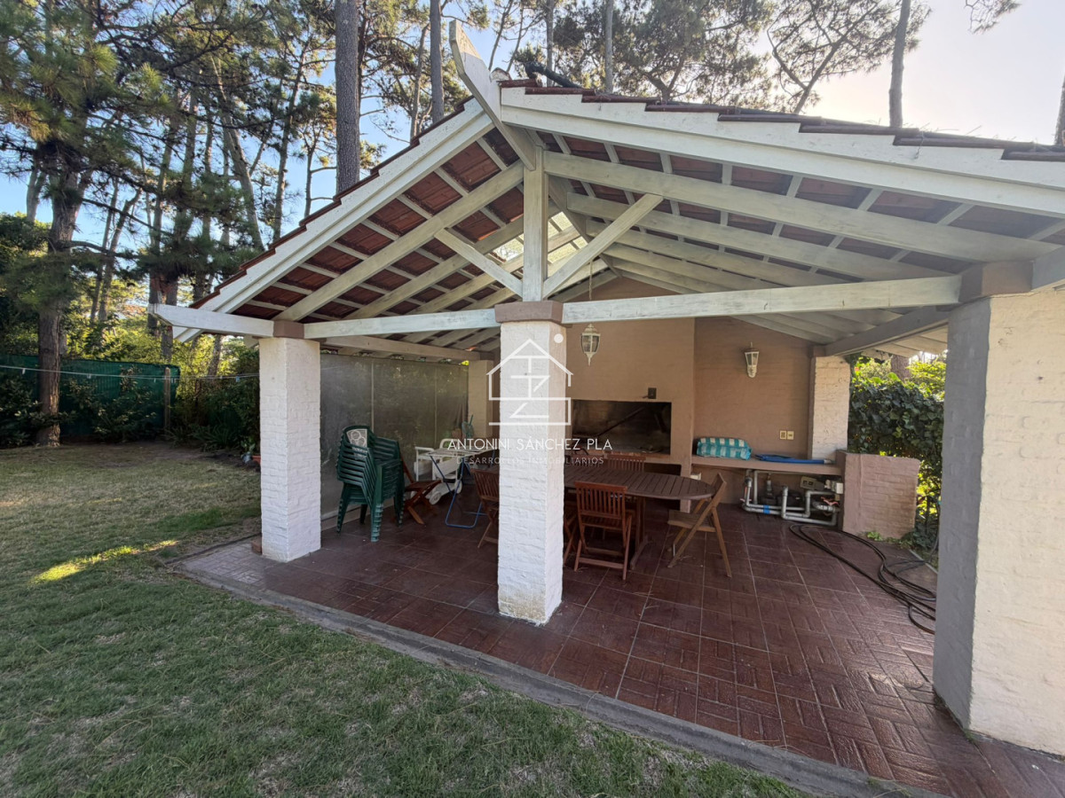 Casa ID.4048 - Casa en Alquiler anual Punta del este 3 dormitorios San Rafael , Parrillero , Piscina 