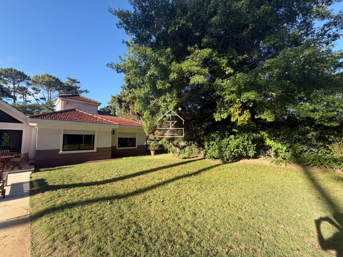 Casa ID.4048 - Casa en Alquiler anual Punta del este 3 dormitorios San Rafael , Parrillero , Piscina 