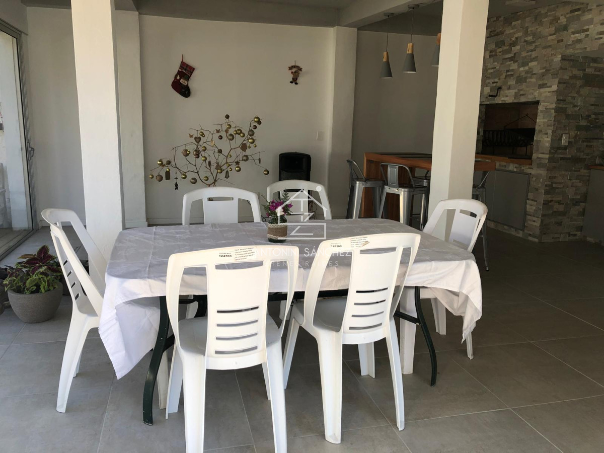 Casa ID.1158 - Mansa a metros del mar