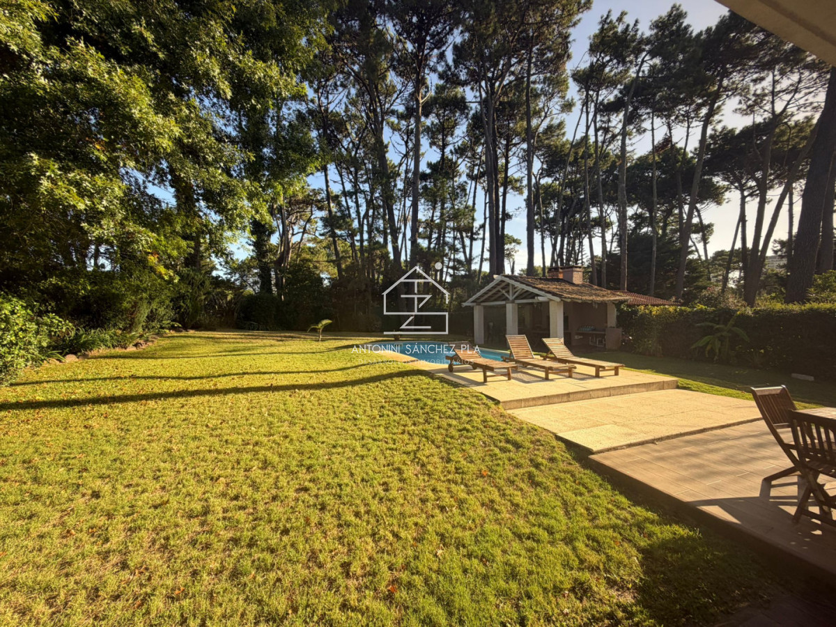 Casa ID.4048 - Casa en Alquiler anual Punta del este 3 dormitorios San Rafael , Parrillero , Piscina 