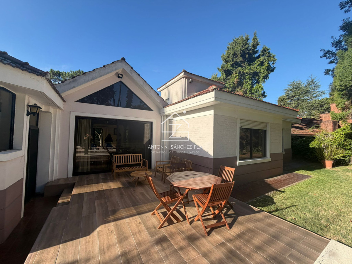 Casa ID.4048 - Casa en Alquiler anual Punta del este 3 dormitorios San Rafael , Parrillero , Piscina 