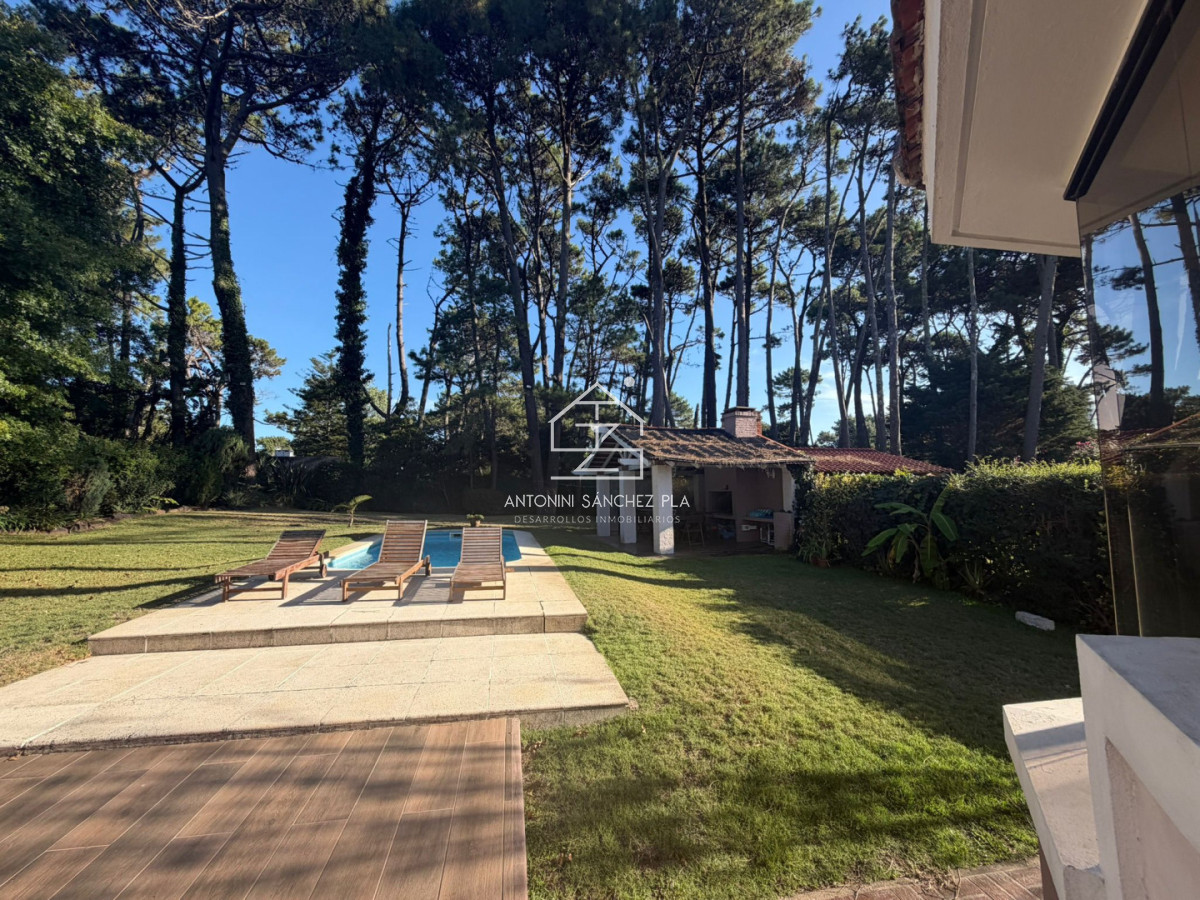 Casa ID.4048 - Casa en Alquiler anual Punta del este 3 dormitorios San Rafael , Parrillero , Piscina 