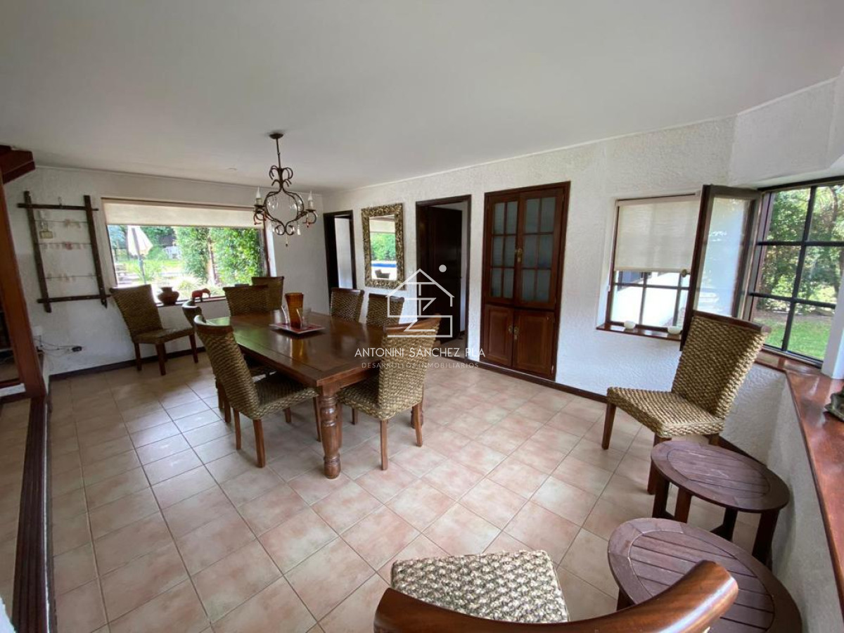 Casa ID.3969 - Casa en Venta de 5 dormitorios en Punta del este , Lugano , Playa brava 