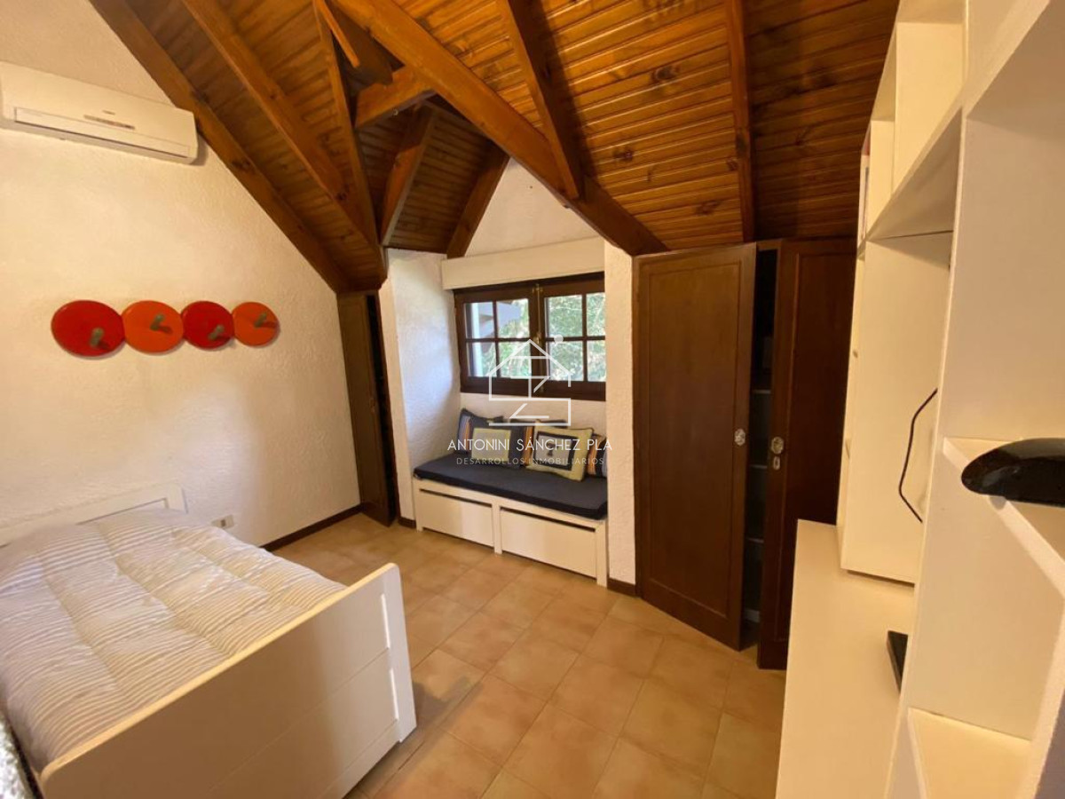 Casa ID.3969 - Casa en Venta de 5 dormitorios en Punta del este , Lugano , Playa brava 