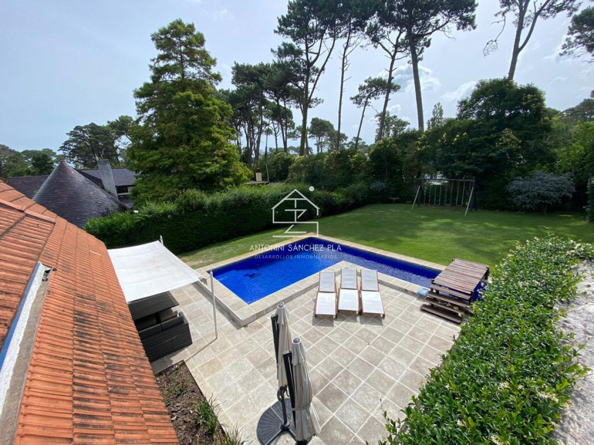 Casa ID.3969 - Casa en Venta de 5 dormitorios en Punta del este , Lugano , Playa brava 