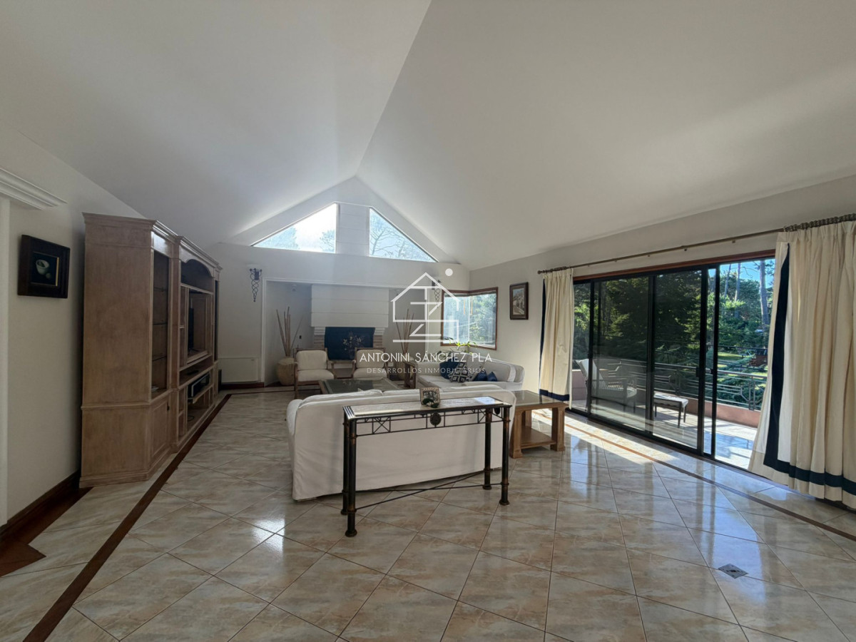 Casa ID.4048 - Casa en Alquiler anual Punta del este 3 dormitorios San Rafael , Parrillero , Piscina 