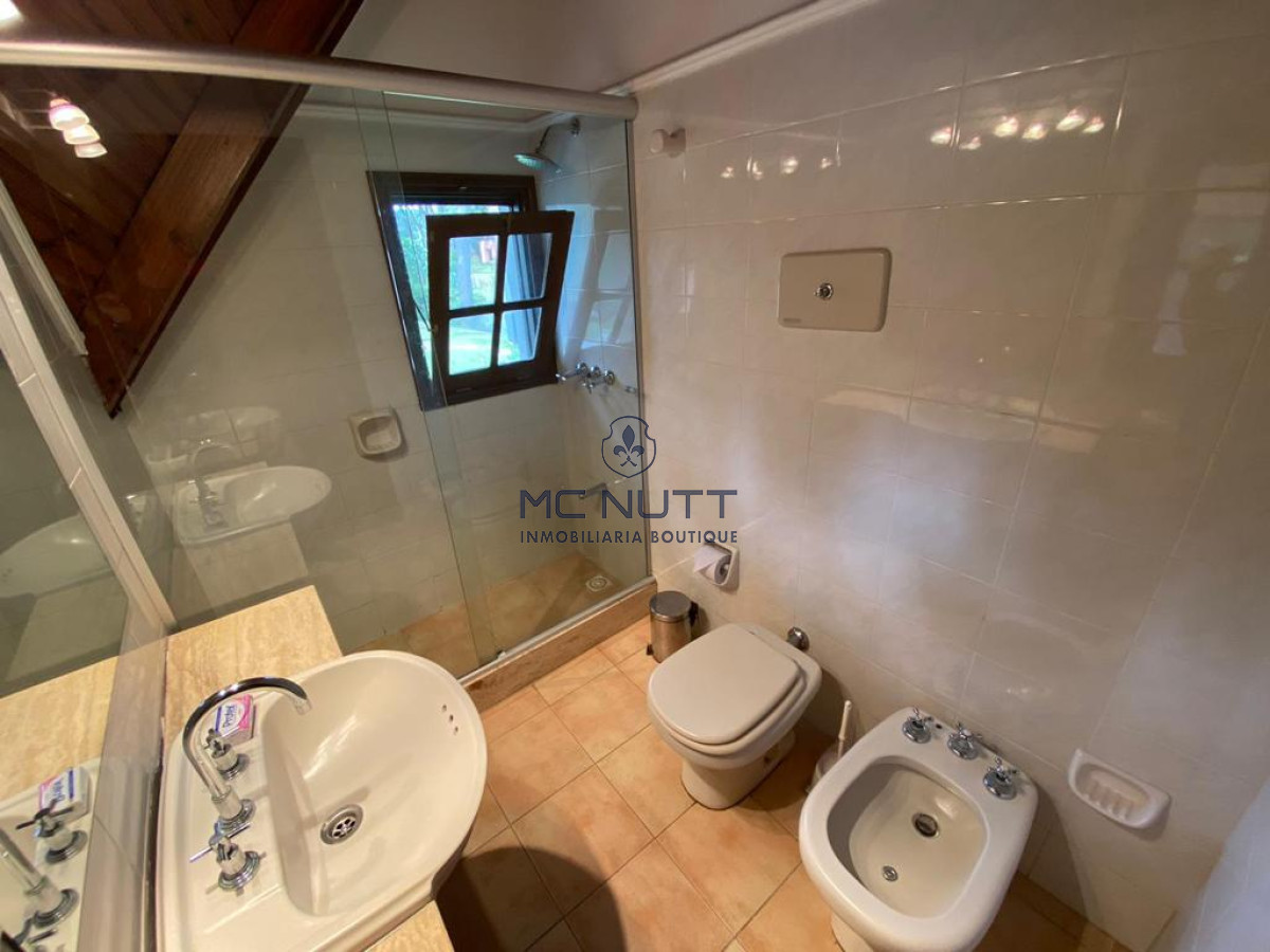 Casa ID.545/ - ESPECTACULAR CASA EN LUGANO 5 DORMITORIOS 4 BAÑOS 