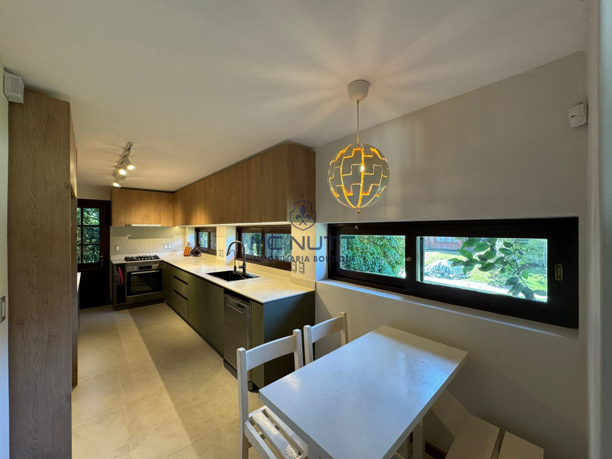 Casa ID.545/ - ESPECTACULAR CASA EN LUGANO 5 DORMITORIOS 4 BAÑOS 