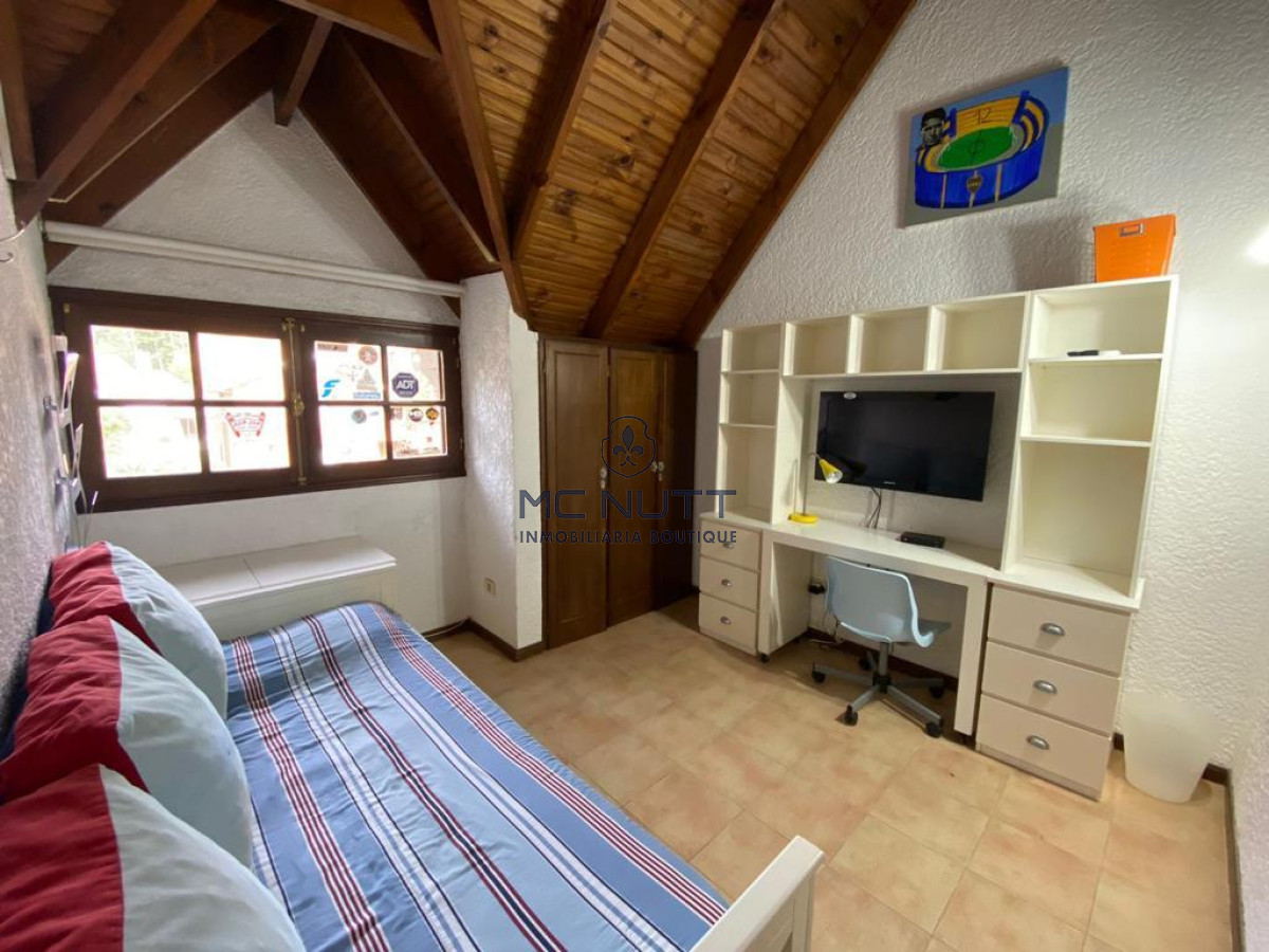 Casa ID.545/ - ESPECTACULAR CASA EN LUGANO 5 DORMITORIOS 4 BAÑOS 