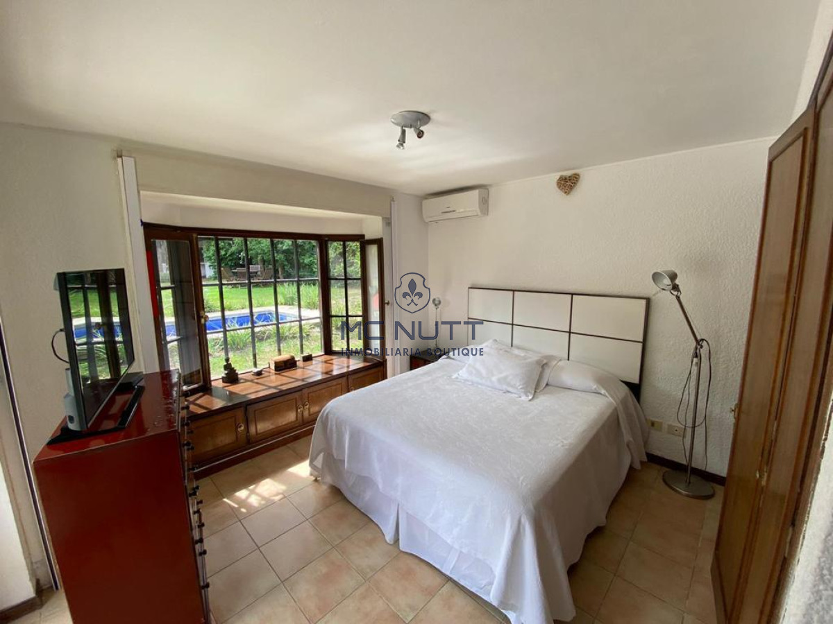 Casa ID.545/ - ESPECTACULAR CASA EN LUGANO 5 DORMITORIOS 4 BAÑOS 