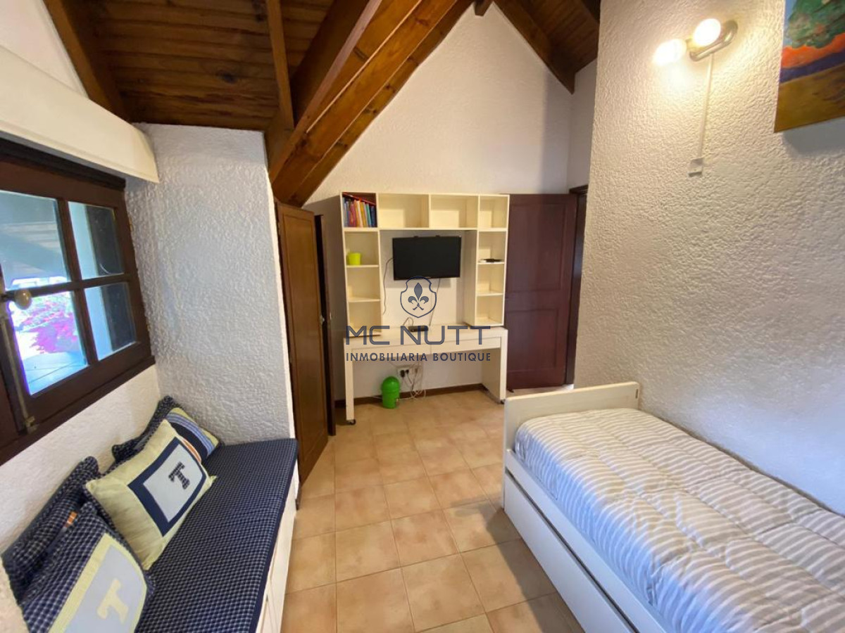 Casa ID.545/ - ESPECTACULAR CASA EN LUGANO 5 DORMITORIOS 4 BAÑOS 
