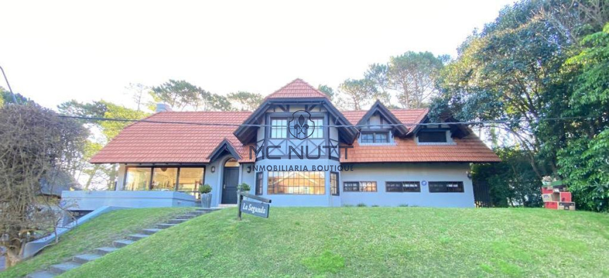 Casa ID.545/ - ESPECTACULAR CASA EN LUGANO 5 DORMITORIOS 4 BAÑOS 