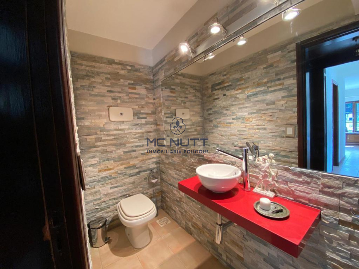 Casa ID.545/ - ESPECTACULAR CASA EN LUGANO 5 DORMITORIOS 4 BAÑOS 