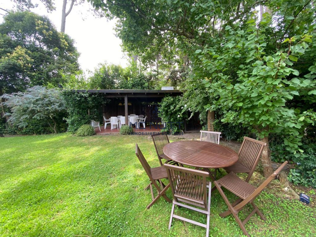 Casa ID.545/ - ESPECTACULAR CASA EN LUGANO 5 DORMITORIOS 4 BAÑOS 