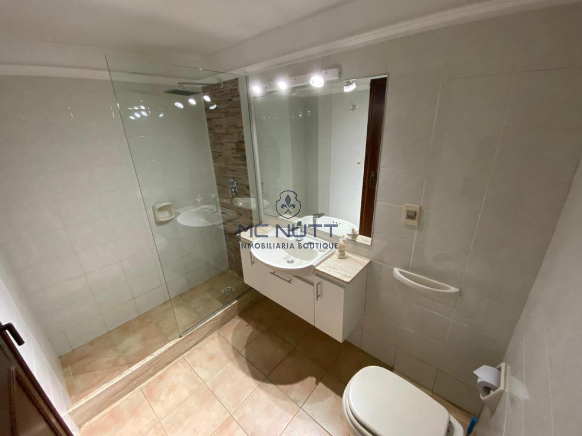 Casa ID.545/ - ESPECTACULAR CASA EN LUGANO 5 DORMITORIOS 4 BAÑOS 