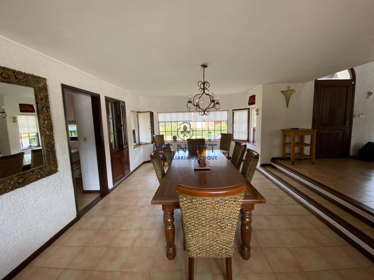 Casa ID.545/ - ESPECTACULAR CASA EN LUGANO 5 DORMITORIOS 4 BAÑOS 