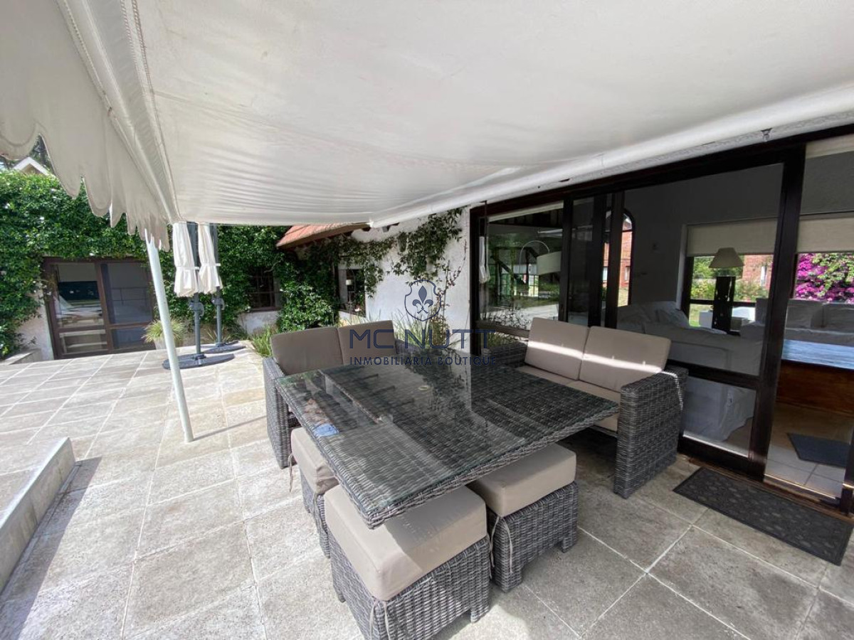 Casa ID.545/ - ESPECTACULAR CASA EN LUGANO 5 DORMITORIOS 4 BAÑOS 