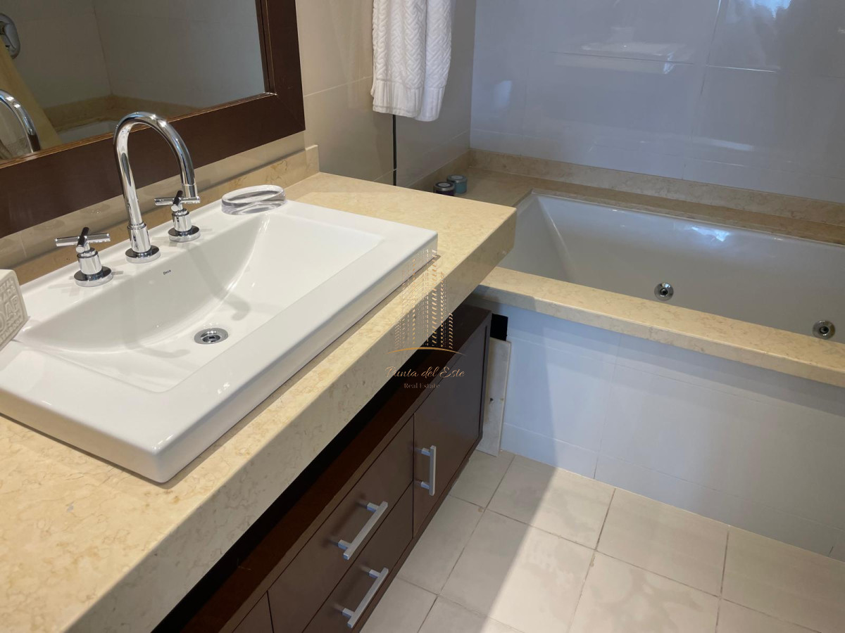 Apartamento ID.544 - Apartamento en venta frente al mar en Punta del Este playa mansa