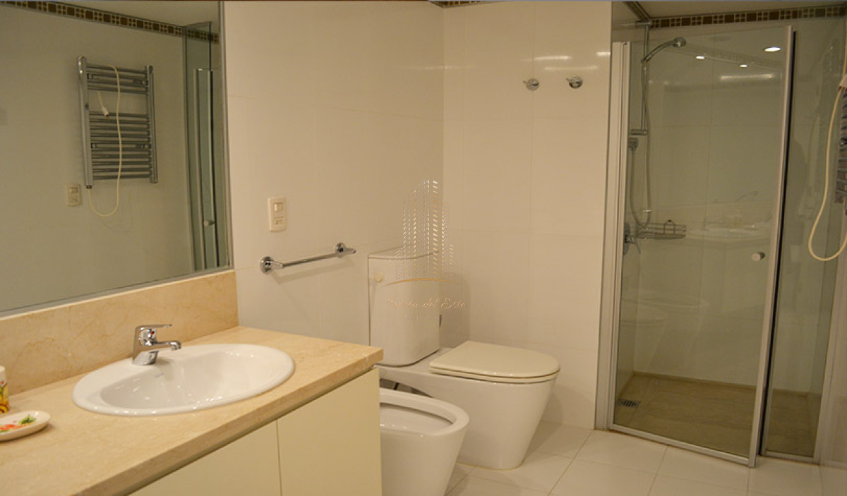 Apartamento ID.570 - Alta gama sobre rambla de playa brava.