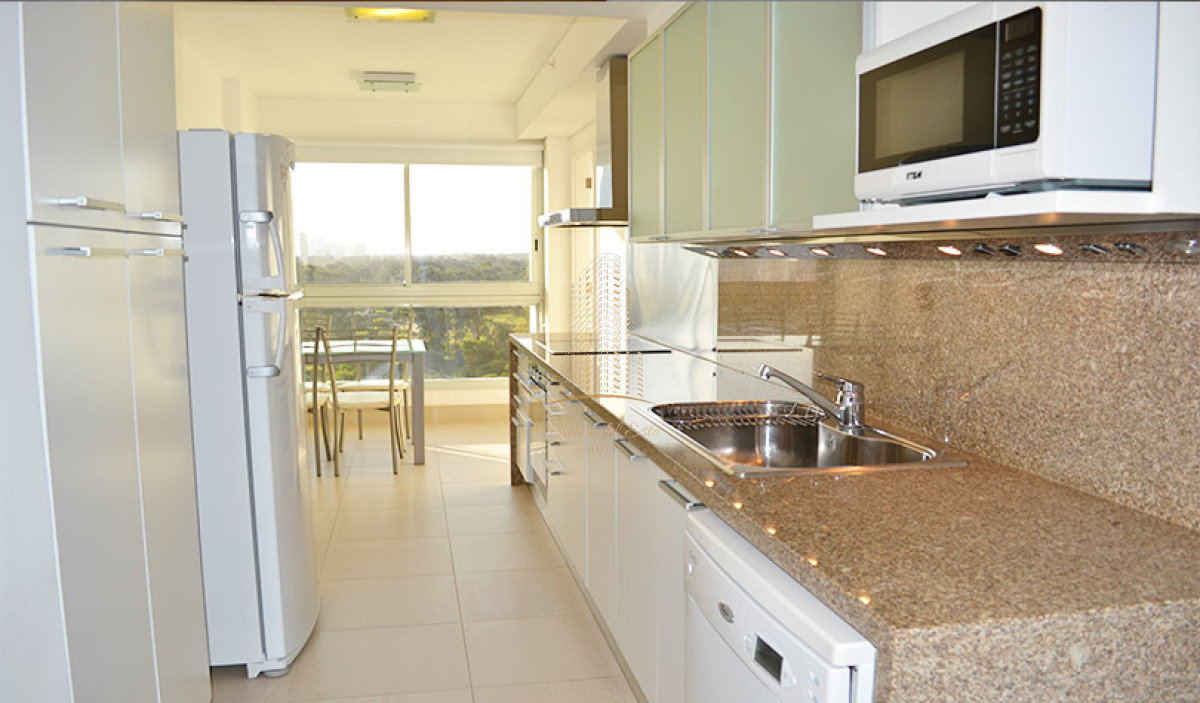 Apartamento ID.570 - Alta gama sobre rambla de playa brava.