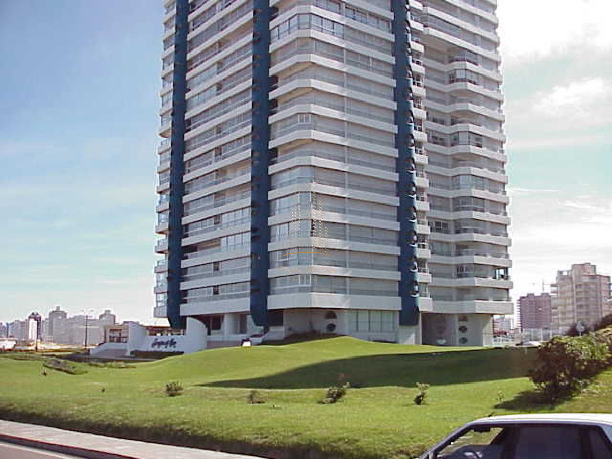 Apartamento ID.617 - Apartamento frente al mar en playa brava, Punta del Este