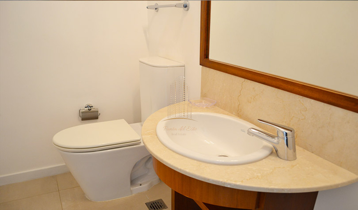 Apartamento ID.570 - Alta gama sobre rambla de playa brava.