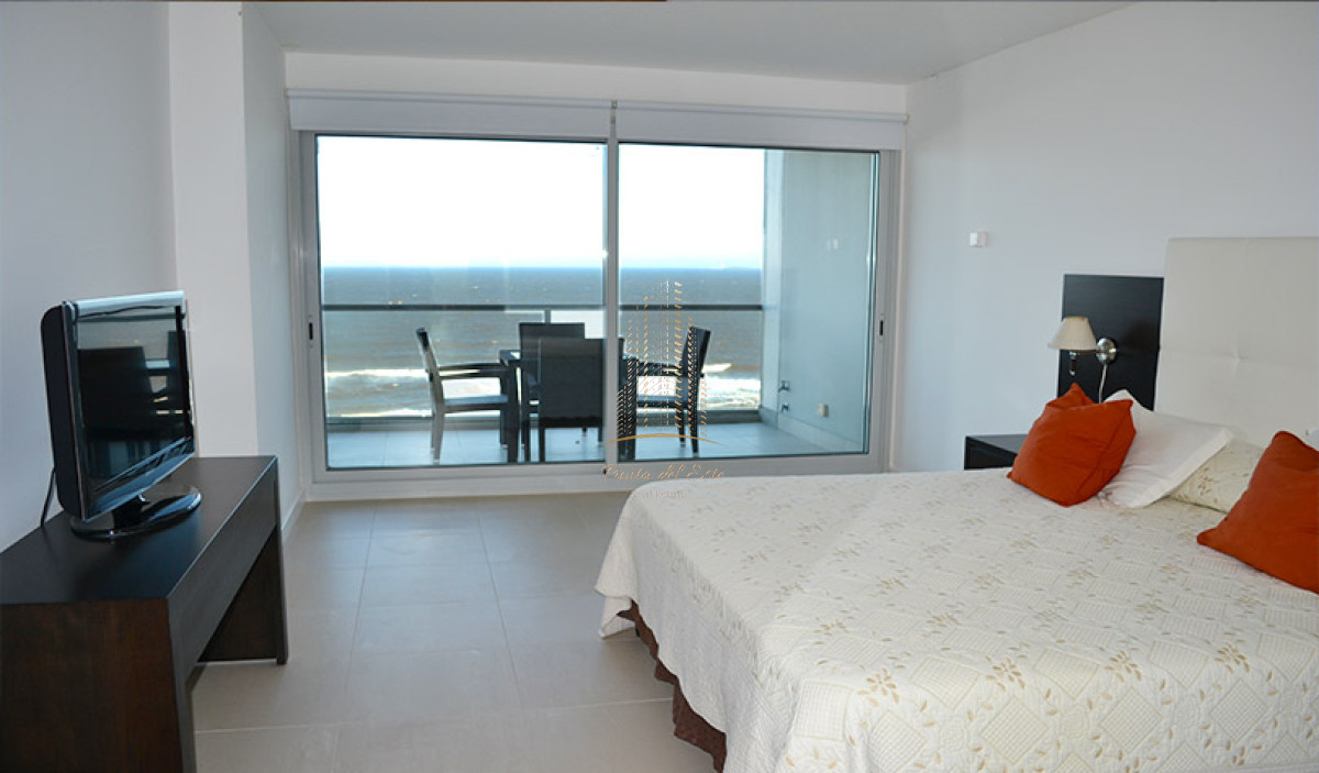 Apartamento ID.570 - Alta gama sobre rambla de playa brava.