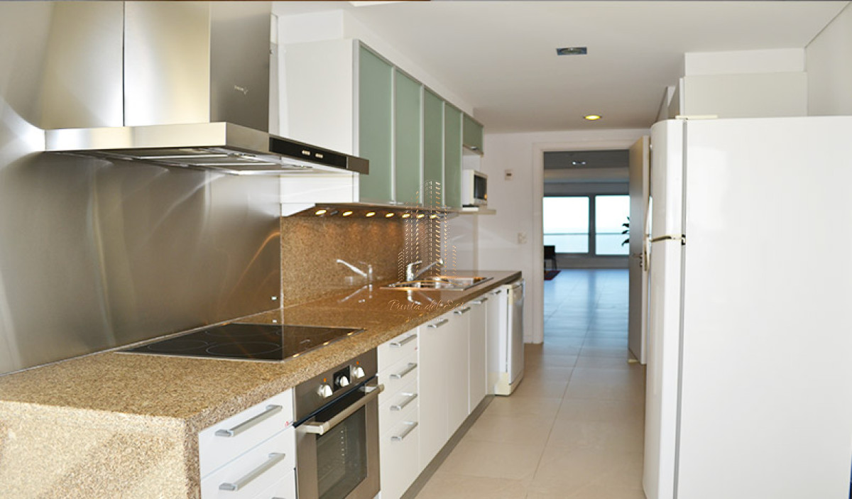 Apartamento ID.570 - Alta gama sobre rambla de playa brava.