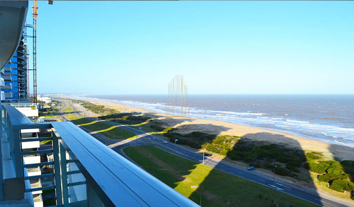 Apartamento ID.570 - Alta gama sobre rambla de playa brava.