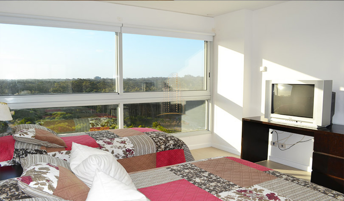 Apartamento ID.570 - Alta gama sobre rambla de playa brava.
