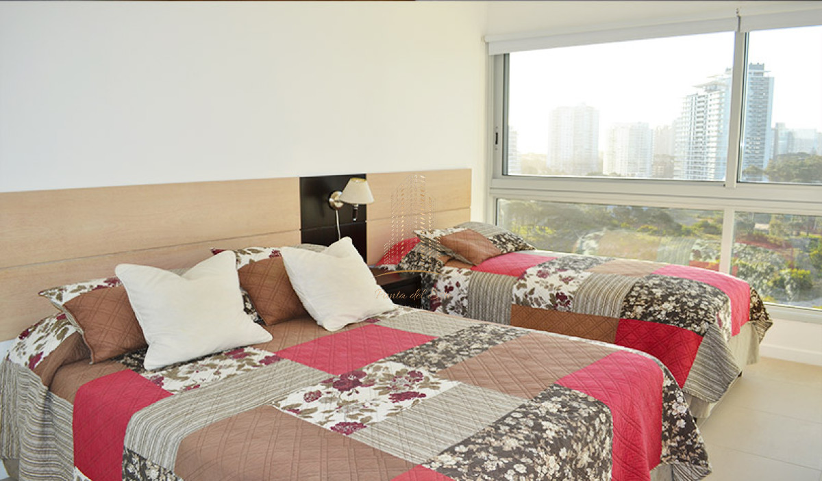 Apartamento ID.570 - Alta gama sobre rambla de playa brava.
