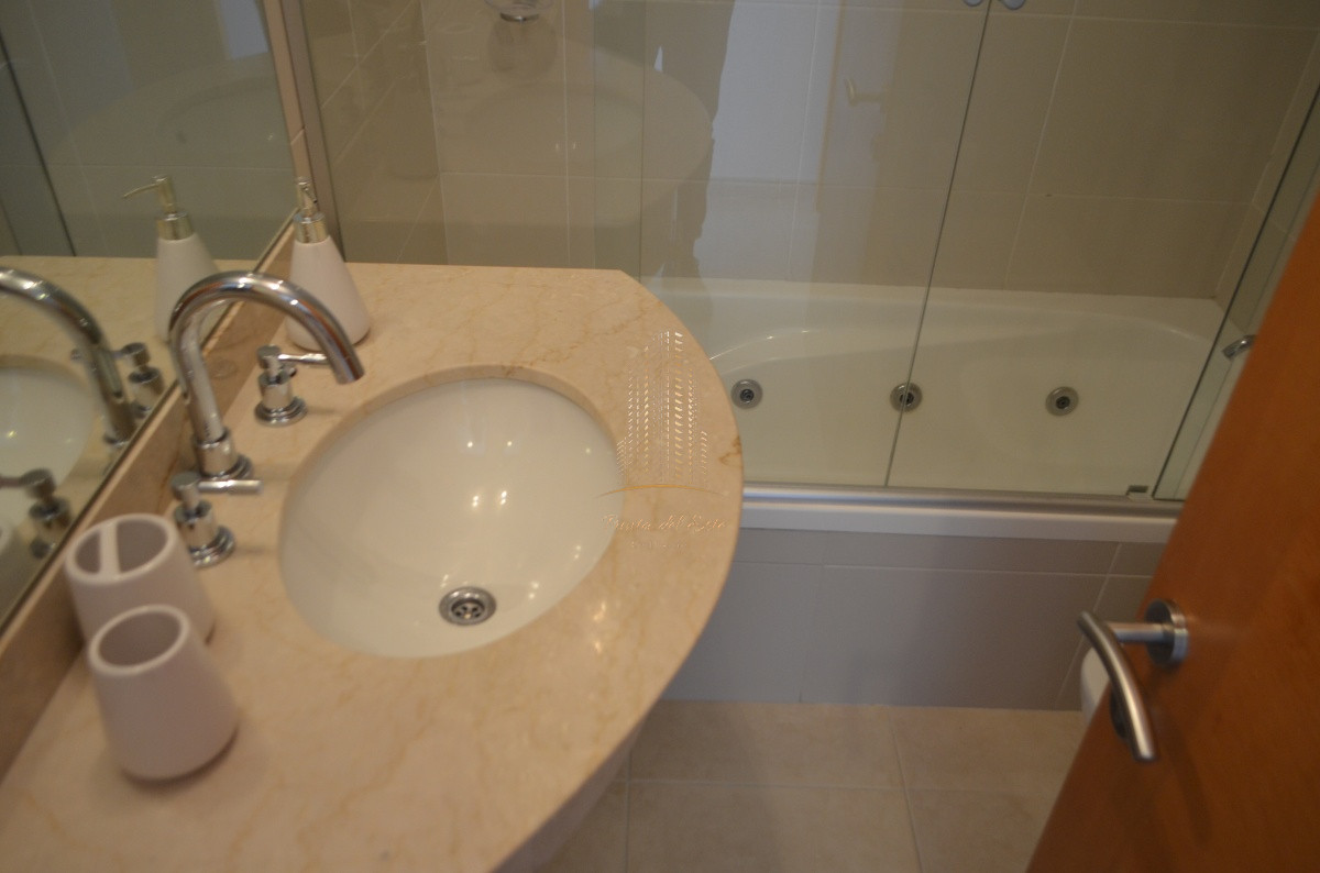Apartamento ID.563 - Apartamento en alquiler temporal, playa mansa, Punta del Este