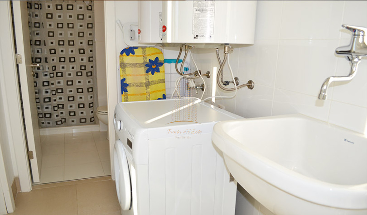 Apartamento ID.570 - Alta gama sobre rambla de playa brava.