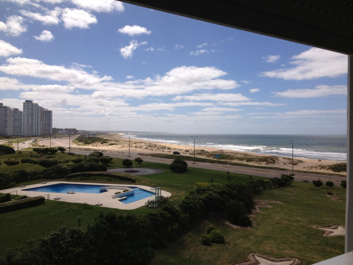 Apartamento frente al mar, brava , en alquiler temporal y venta en Punta del Este