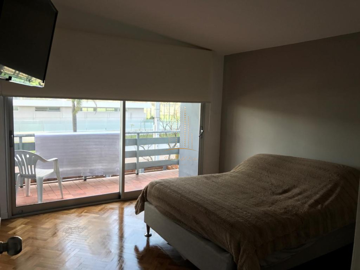 Casa ID.546 - Casa en venta en Punta del Este a metros del mar mansa