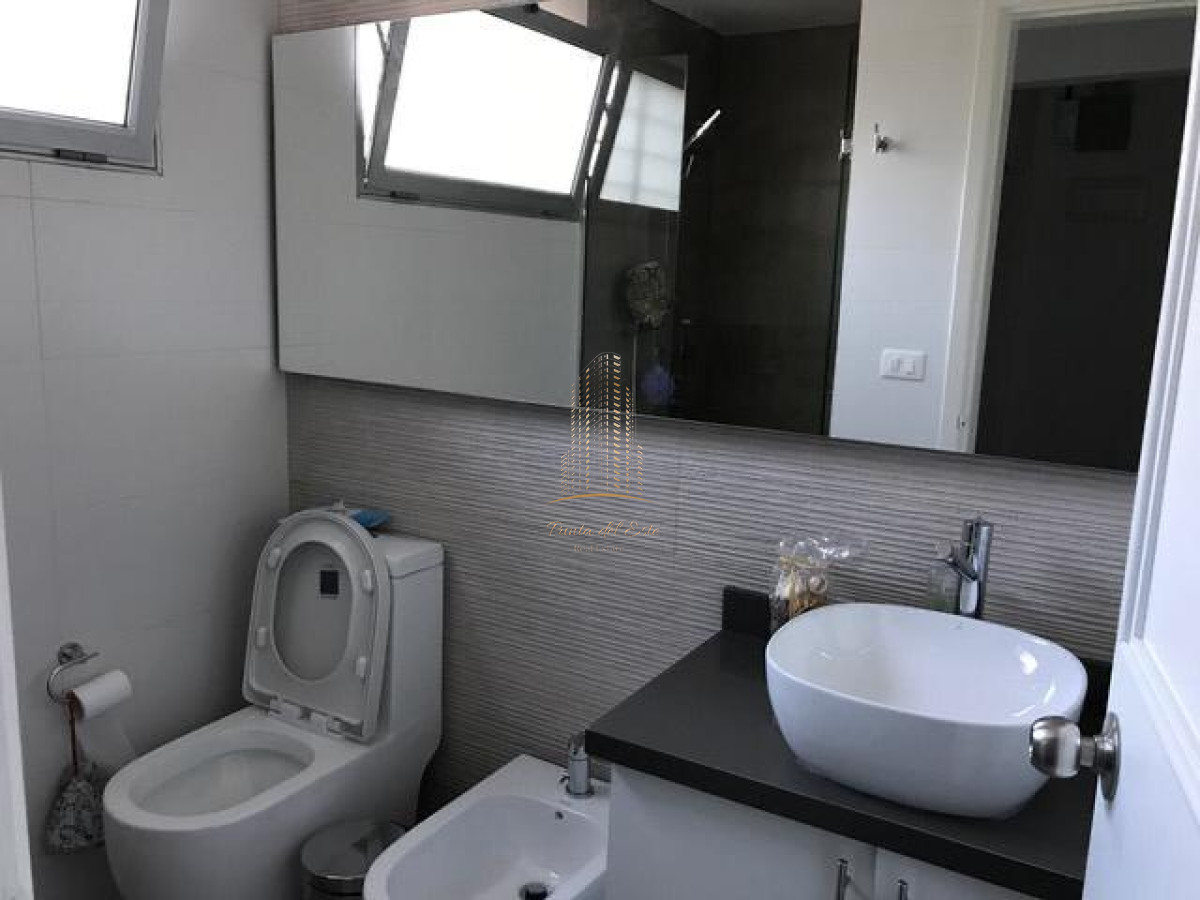 Casa ID.546 - Casa en venta en Punta del Este a metros del mar mansa