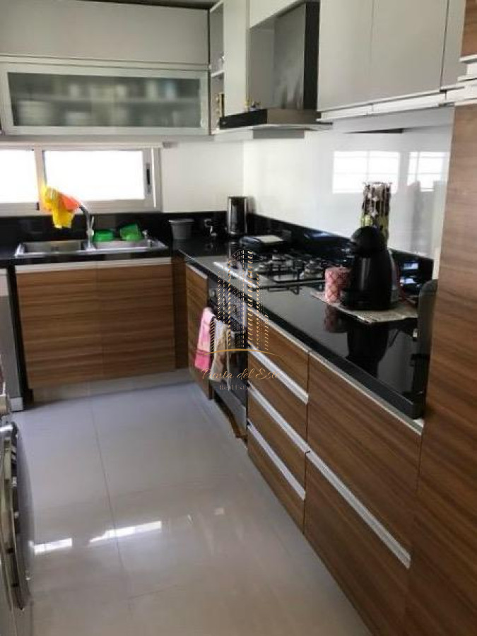 Casa ID.546 - Casa en venta en Punta del Este a metros del mar mansa