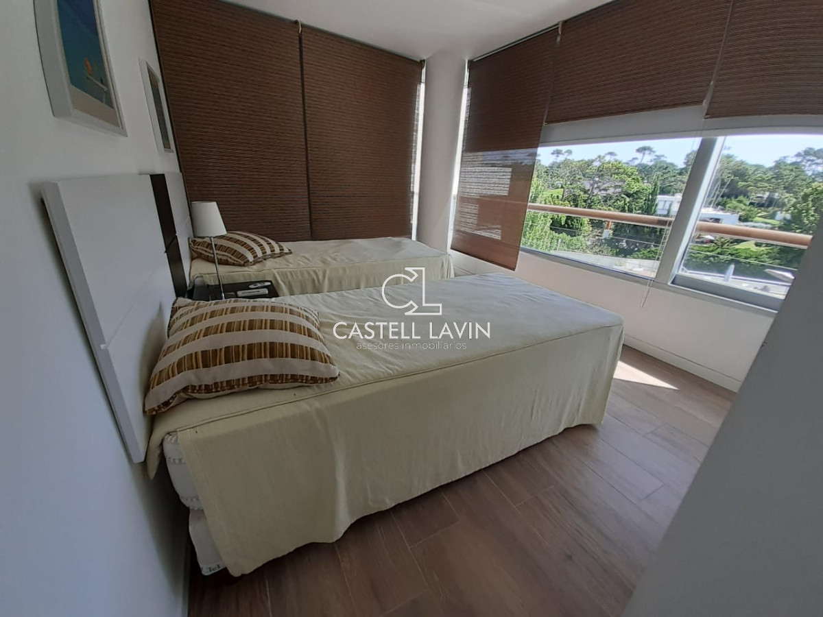 Apartamento ID.26 - Venta Apartamento 4 Dormitorios Primera Linea Playa Mansa Punta del Este