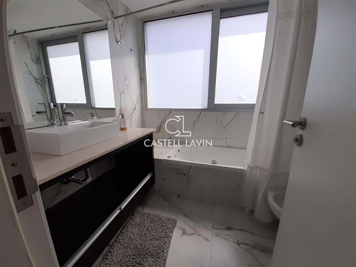 Apartamento ID.26 - Venta Apartamento 4 Dormitorios Primera Linea Playa Mansa Punta del Este